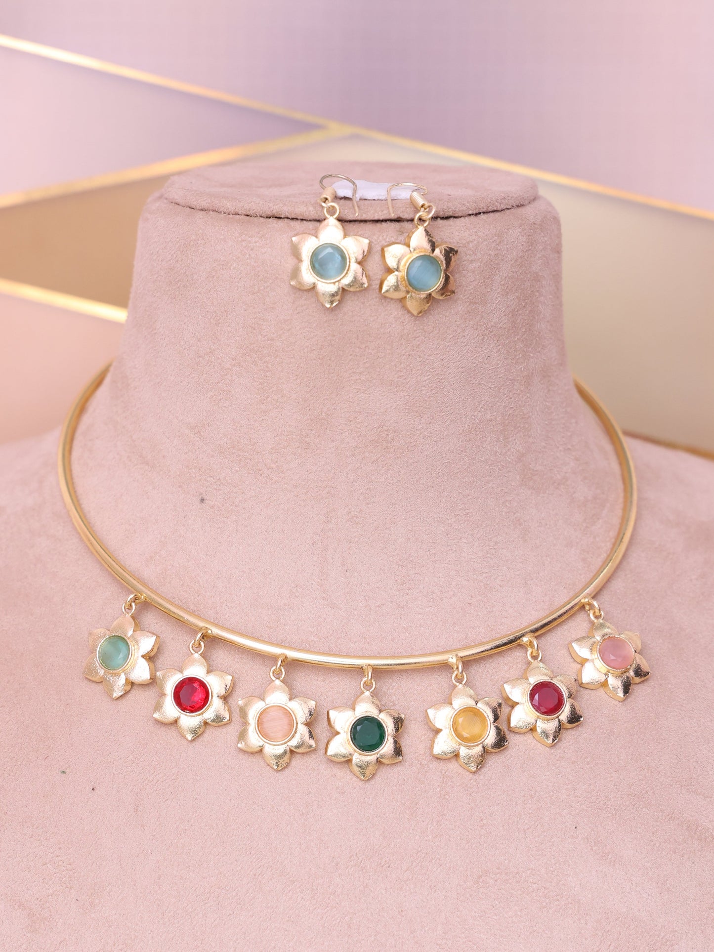 Multicolor Danusiya Hasli Necklace Set