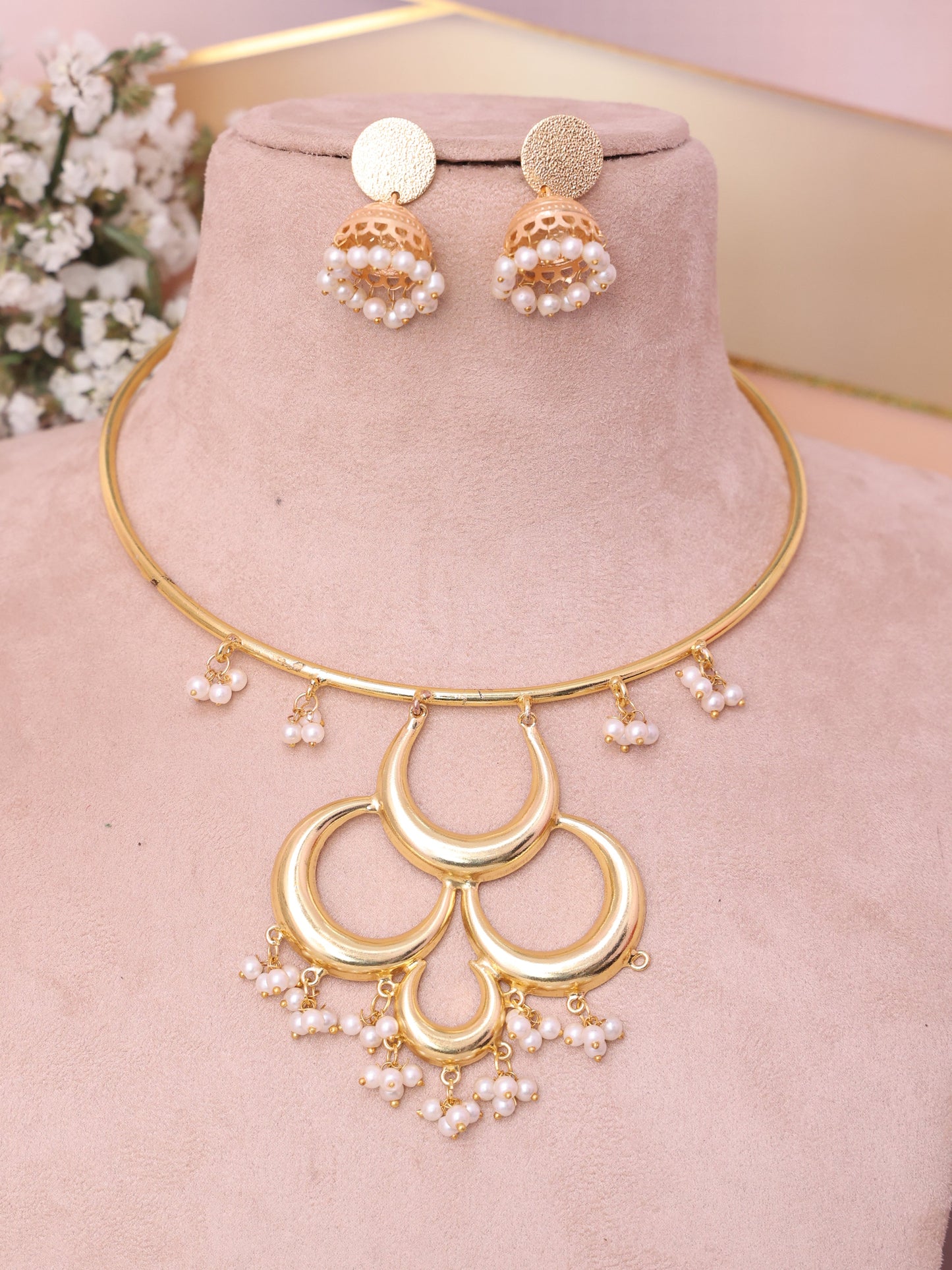 Golden Lakshita Hasli Necklace Set