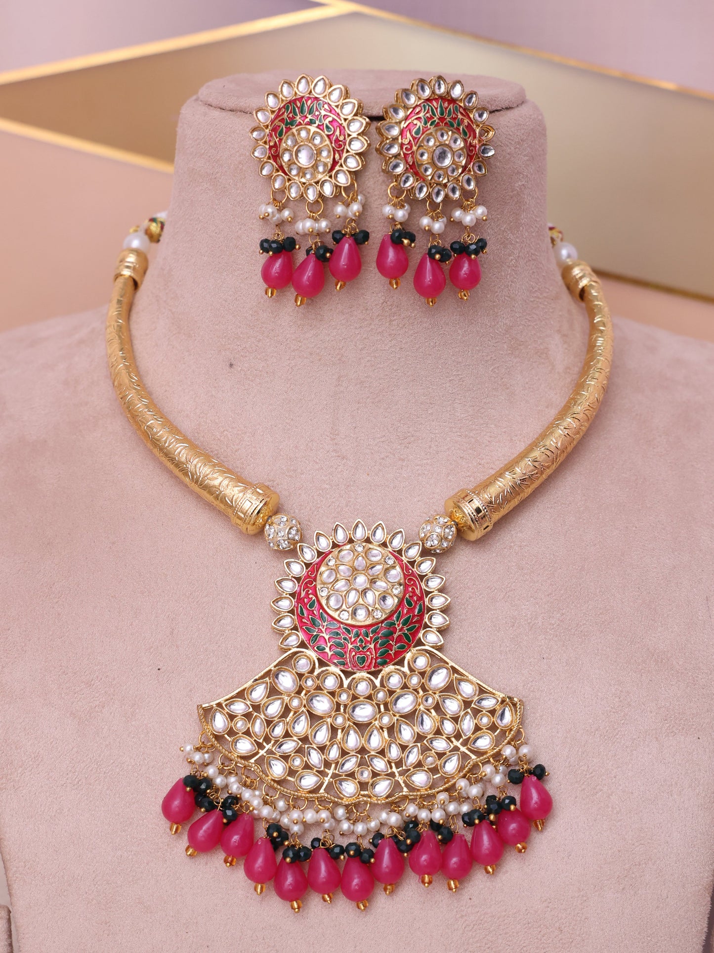 Pink Sadhri Hasli Necklace Set