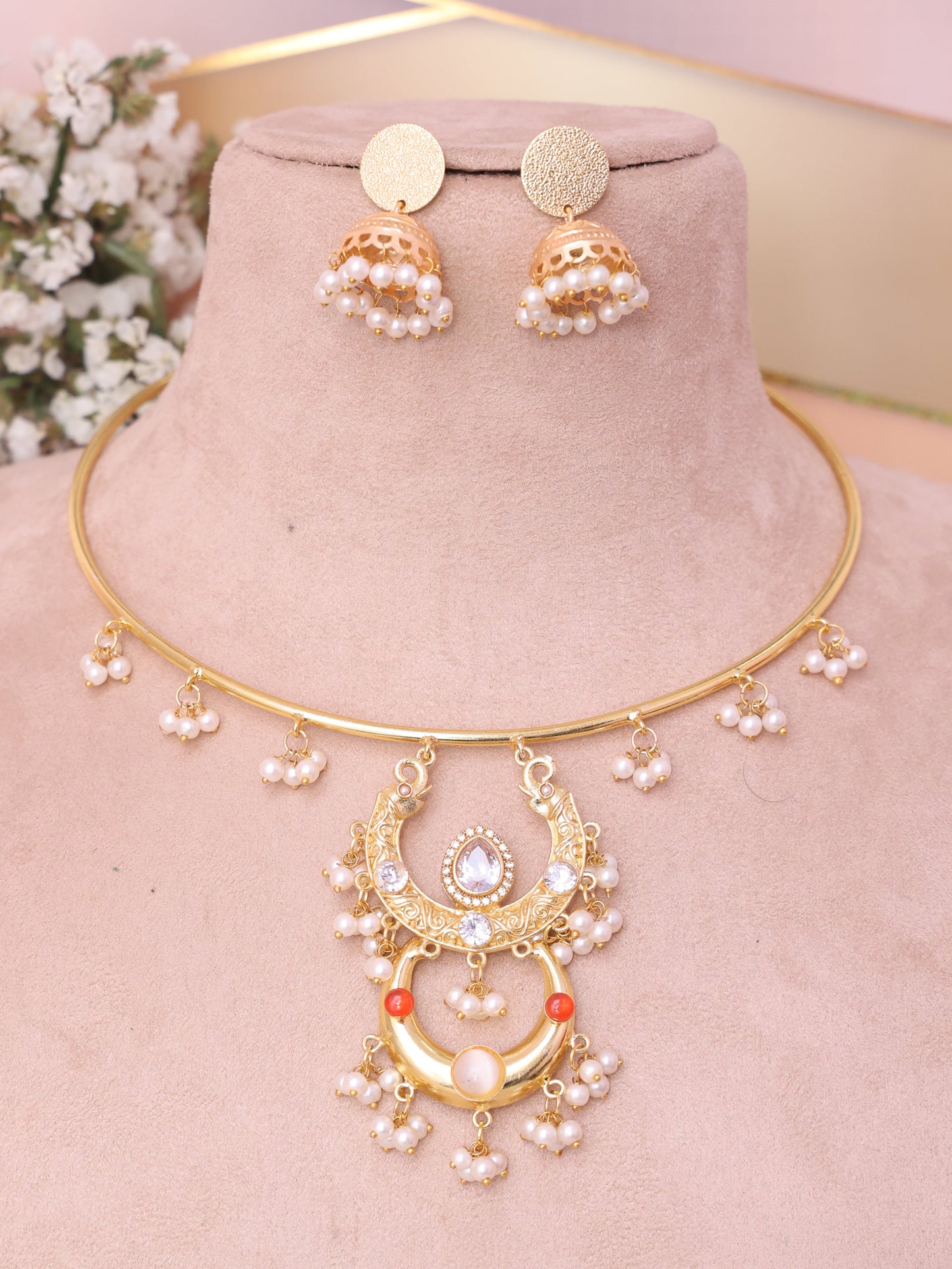 Golden Kakati Hasli Necklace Set