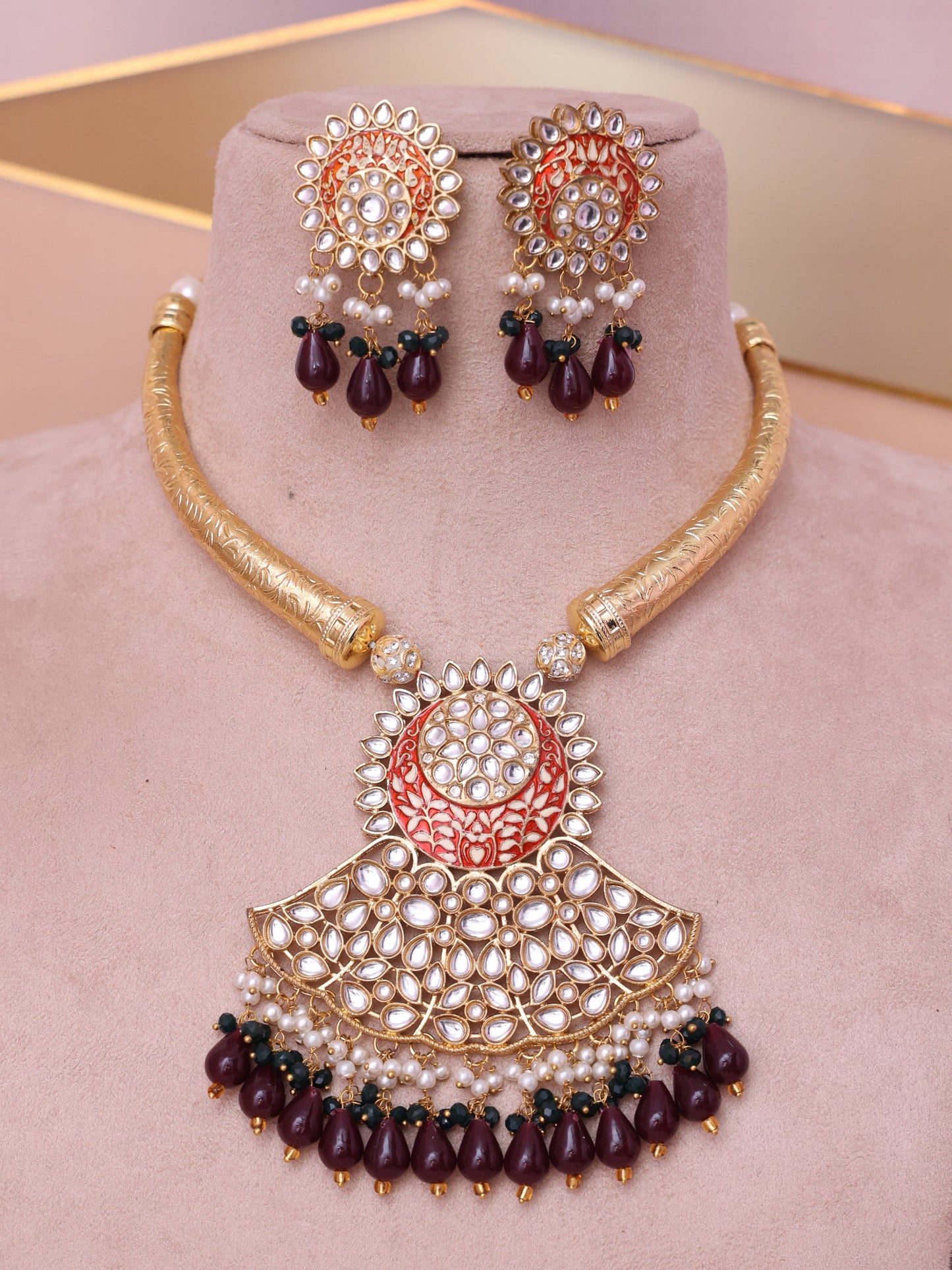 Maroon Sadhri Hasli Necklace Set