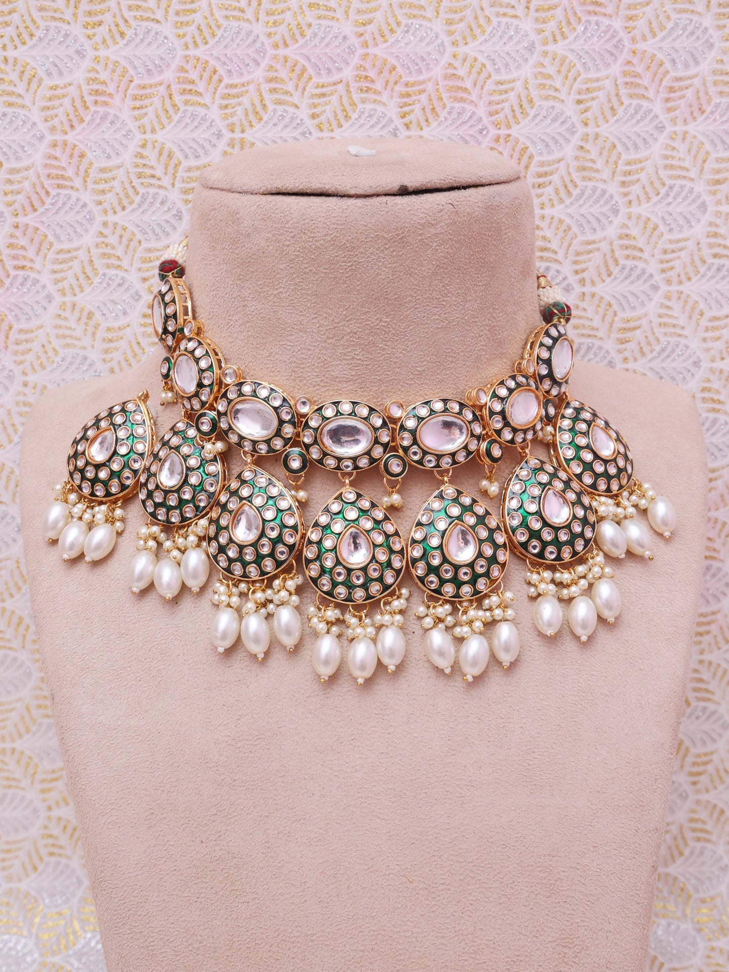 White Kritika Necklace Set