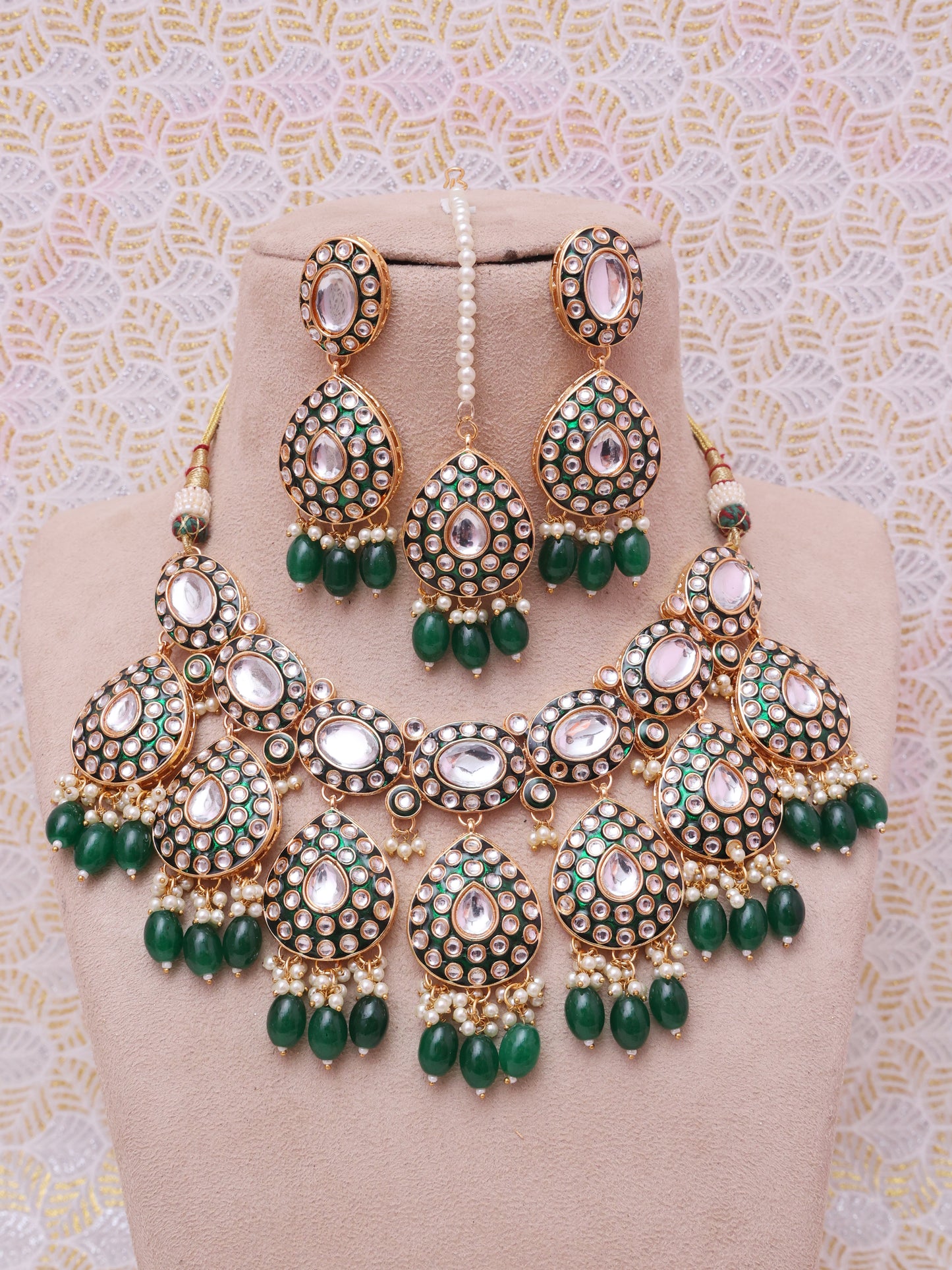 Emerald Kritika Necklace Set