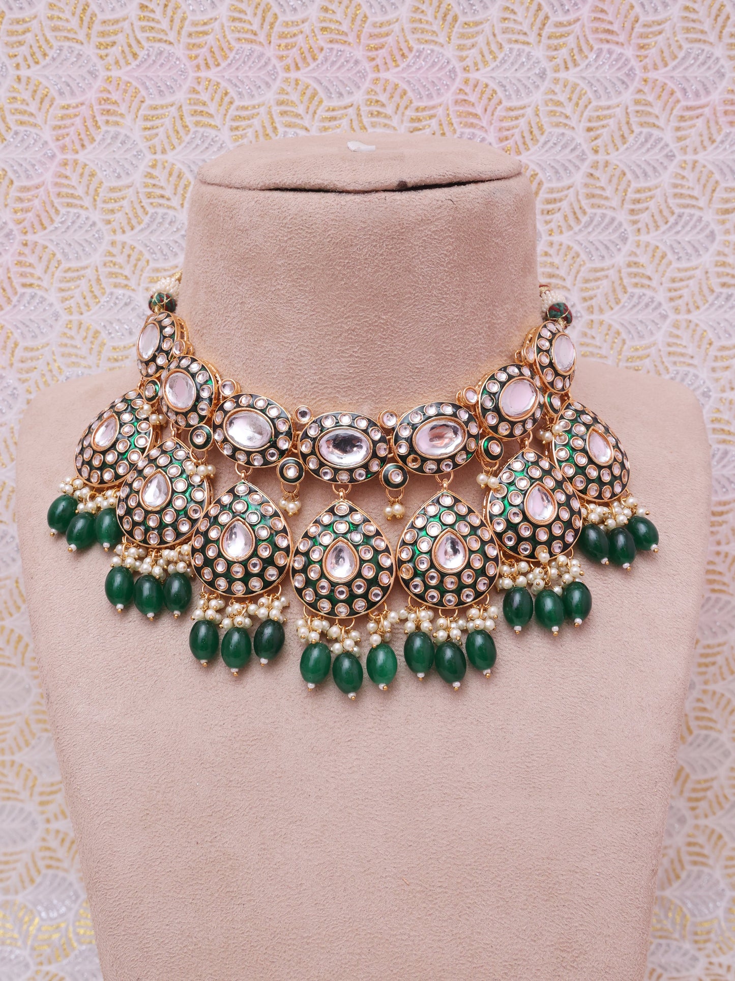 Emerald Kritika Necklace Set