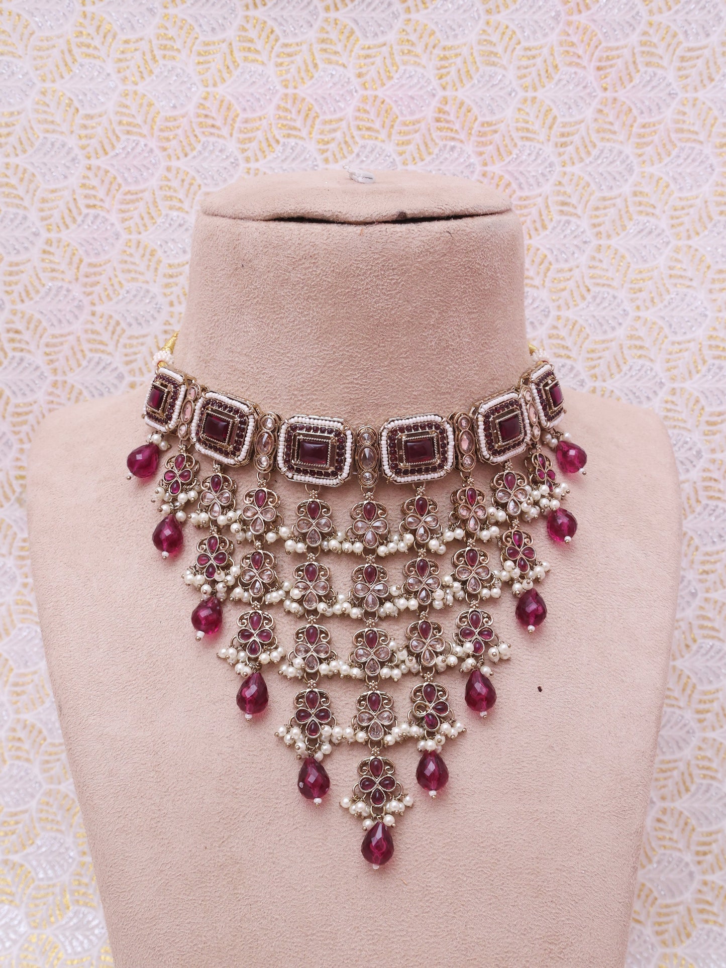 Wine Vaijanti Necklace Set