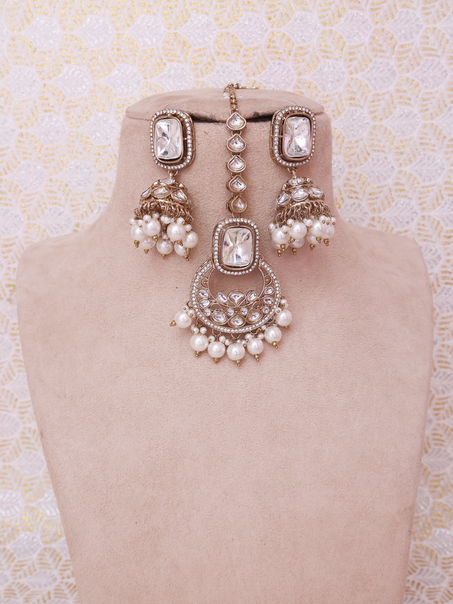 White Sada Necklace Set