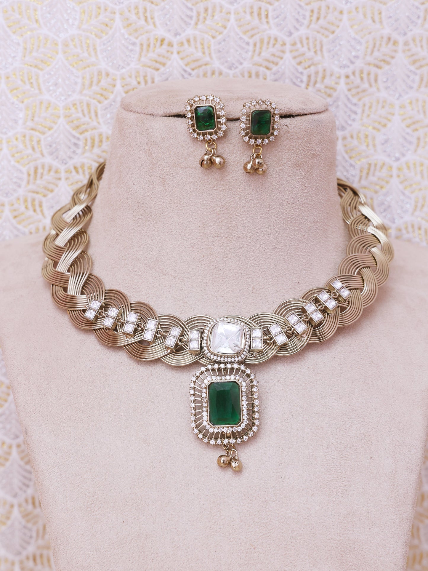 Emerald Damita Hasli Necklace Set