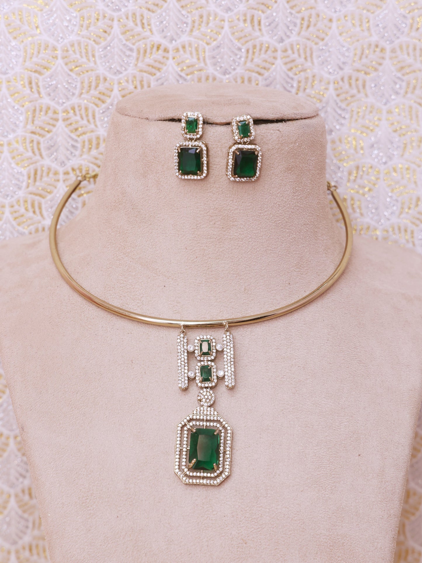 Emerald Eishu Hasli Necklace Set