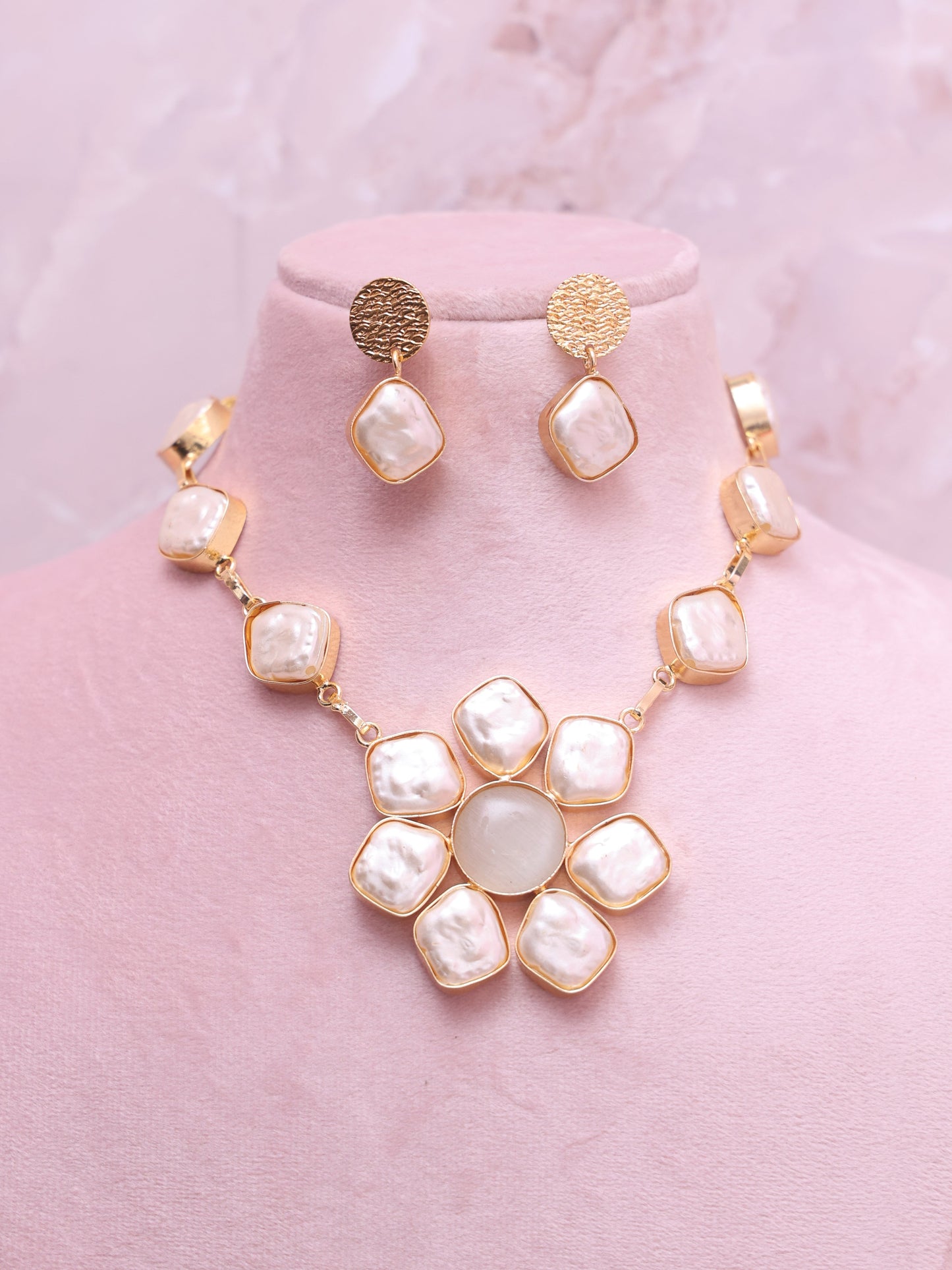 White Madhubala Necklace Set