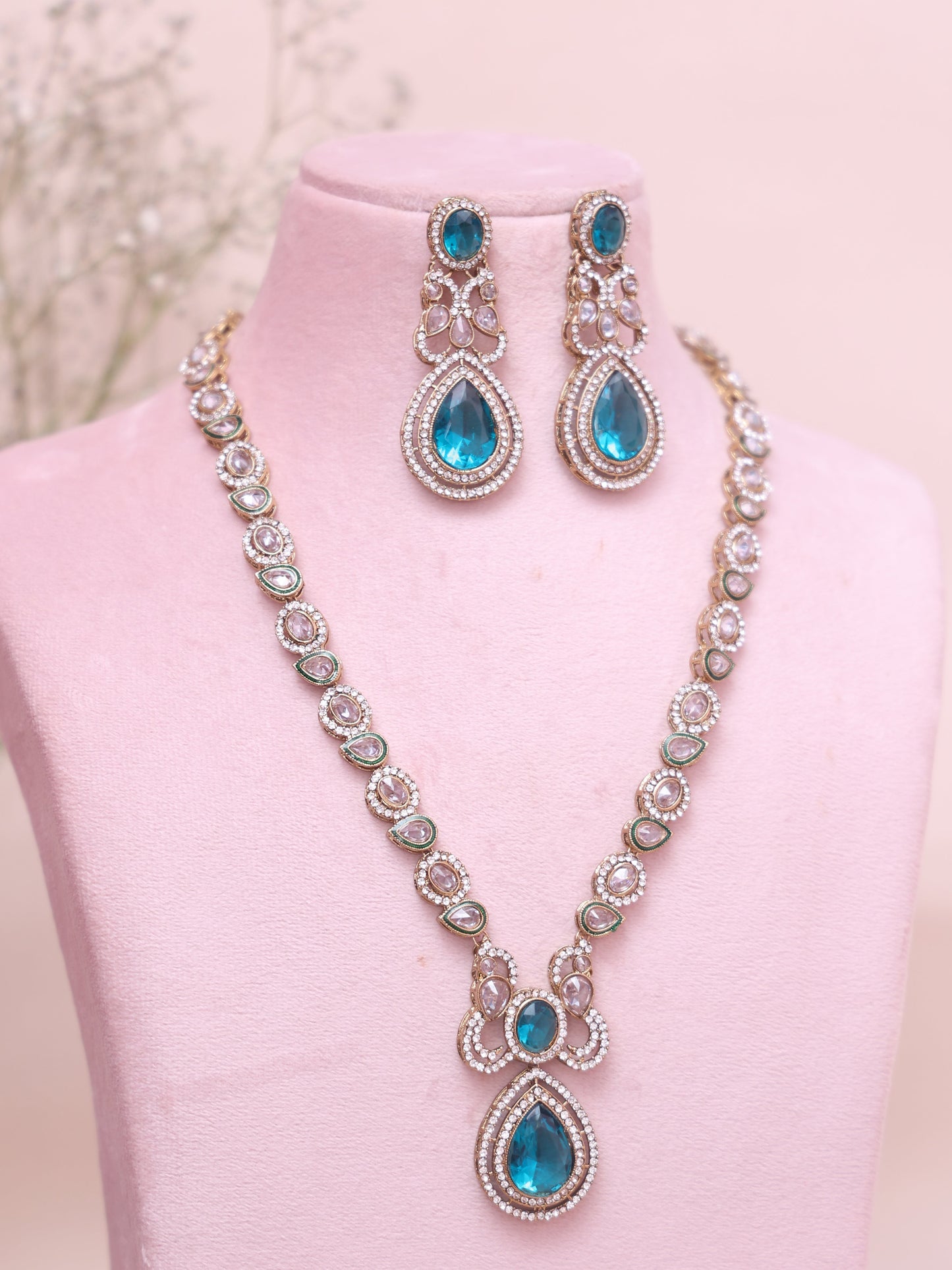 Aqua Evelyn AD Necklace Set