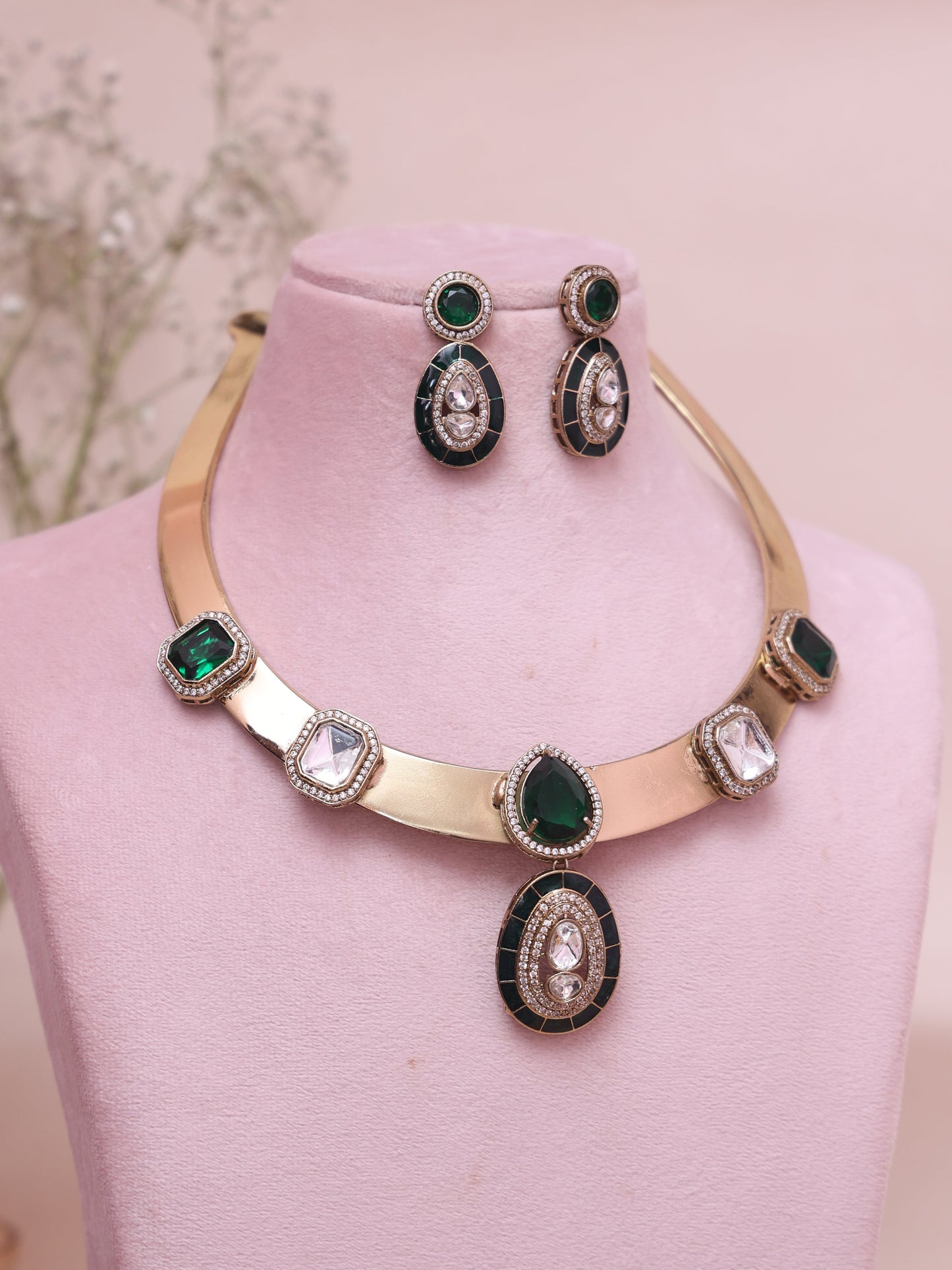 Emerald Olimani Hasli Necklace Set