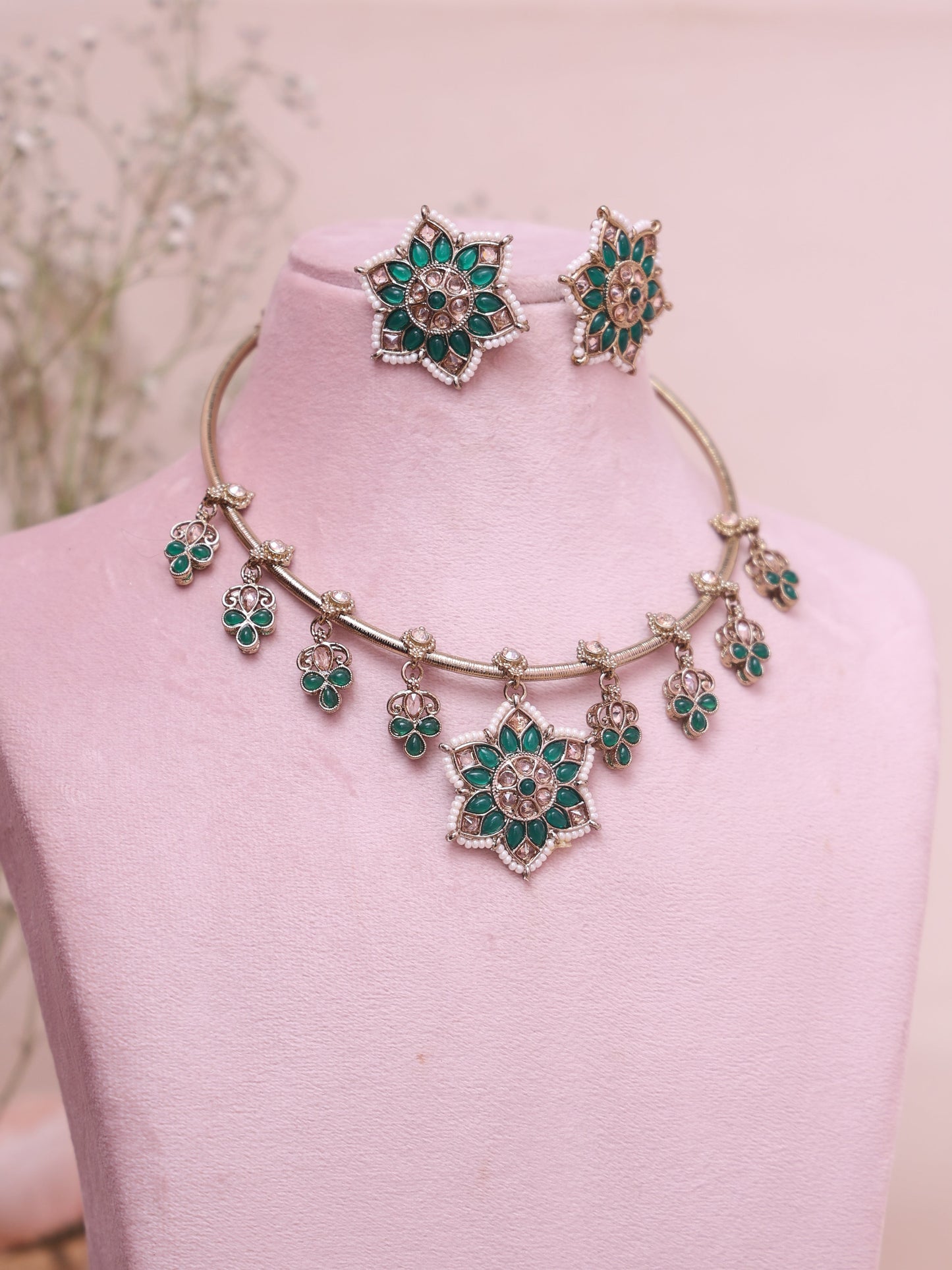 Emerald Hansa Hasli Necklace Set