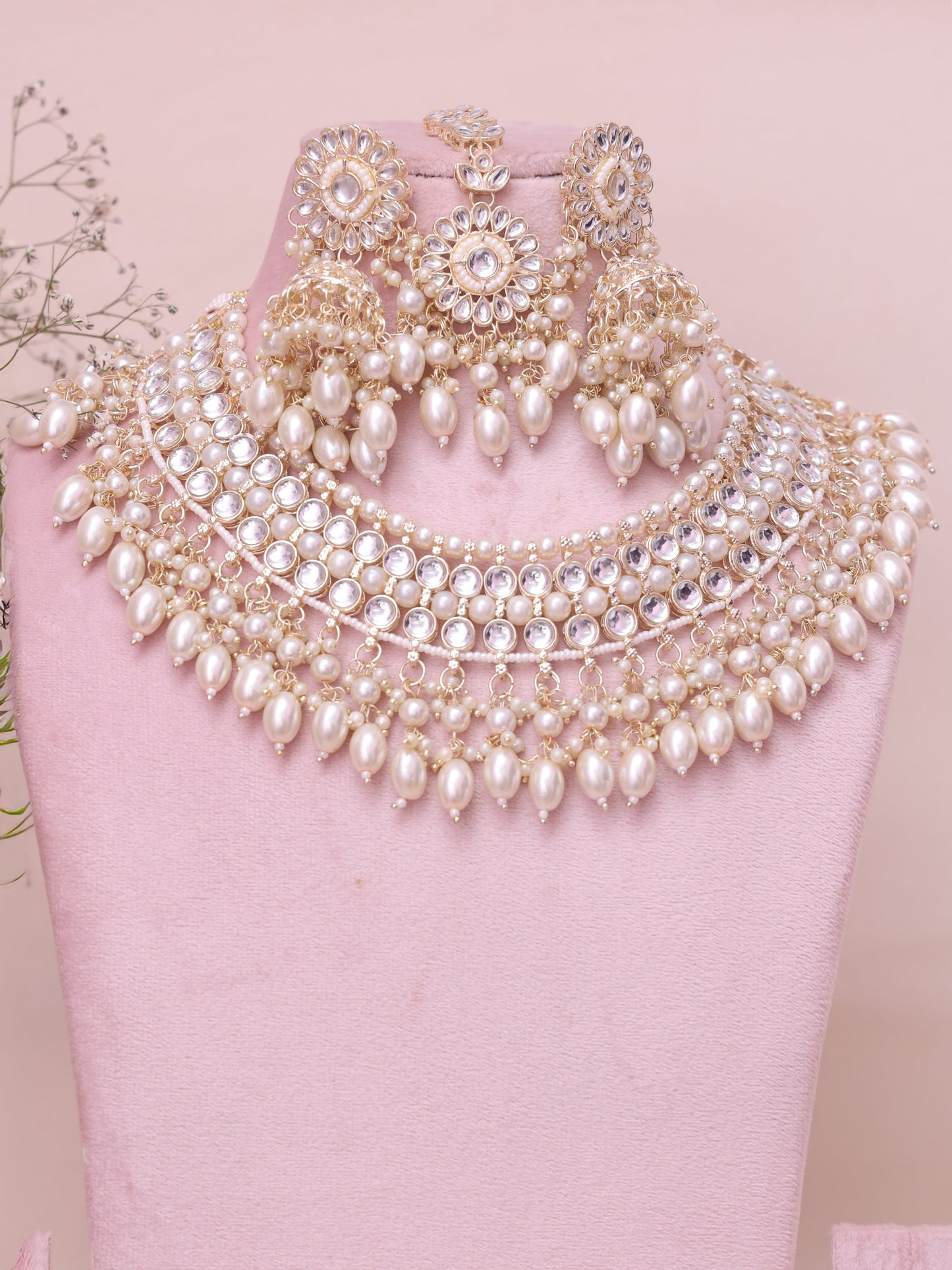 White Vaishanavi Necklace Set