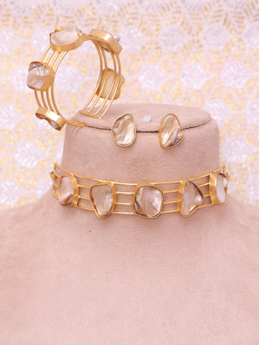 Golden Uditi Necklace Set with Bracelet