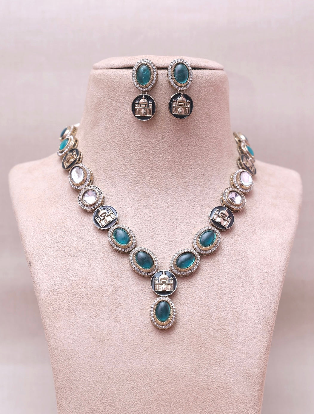 Emerald Taj Designer Necklace Set