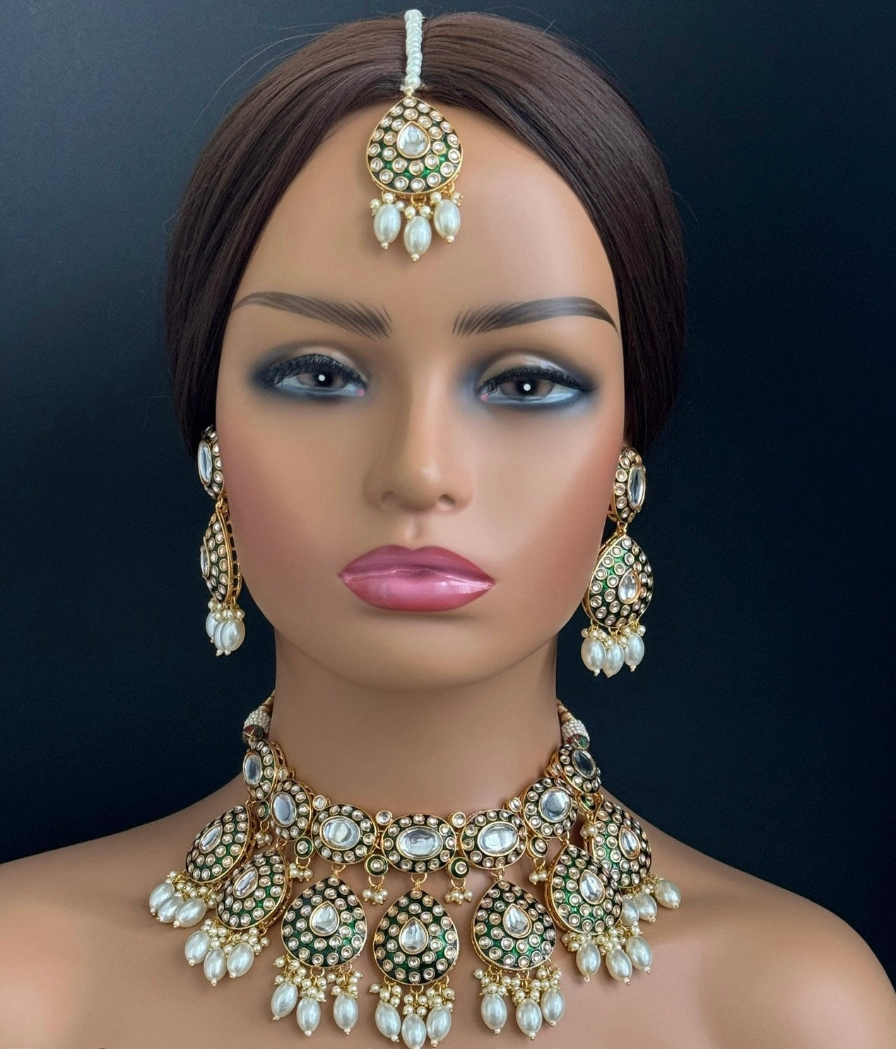 White Kritika Necklace Set