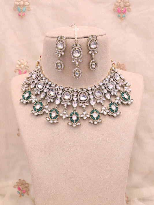 Emerald Maanavi Necklace Set