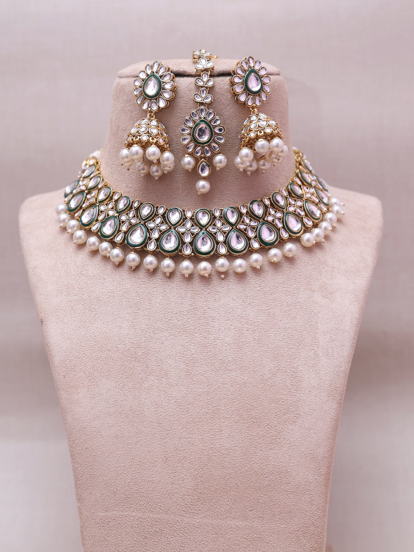 Ivory Aakanksha Necklace Set