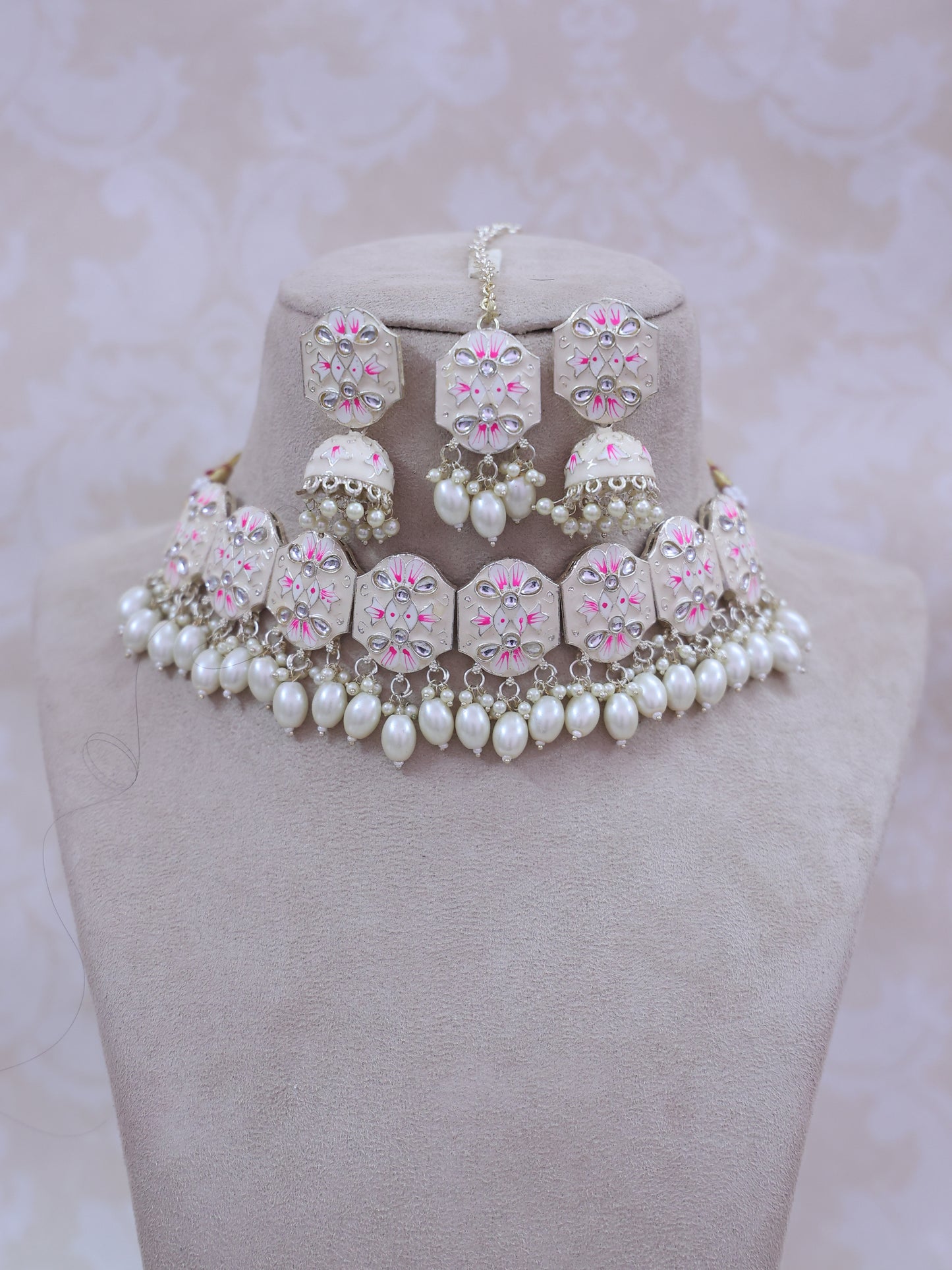 White Saanvhi Necklace Set