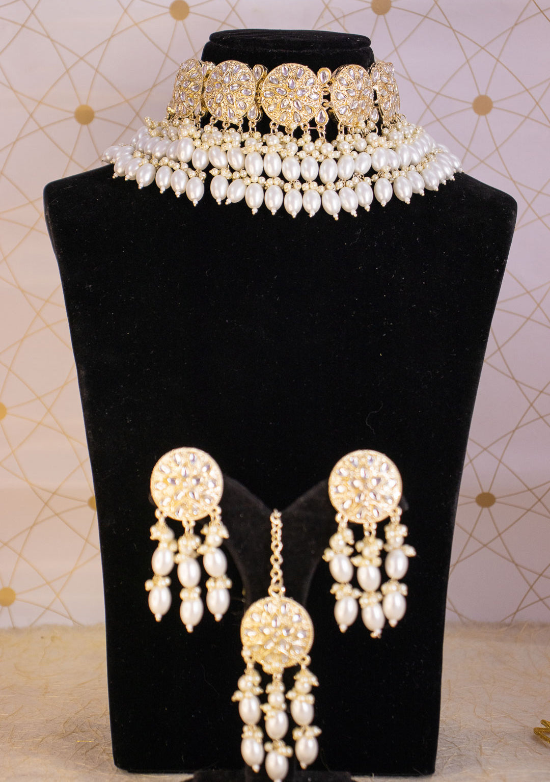 White Yamka Choker Necklace Set