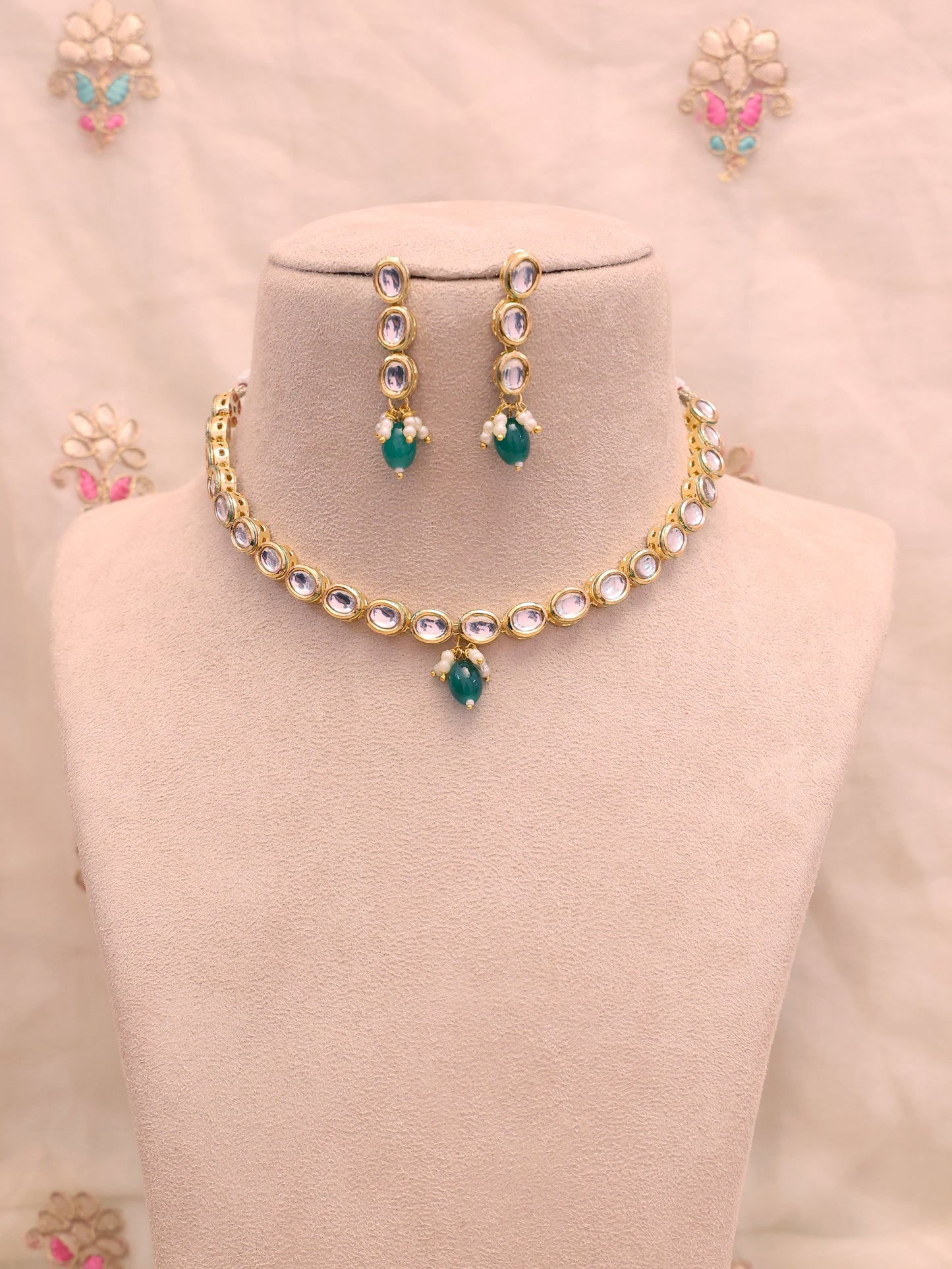 Emerald Oditi Necklace Set