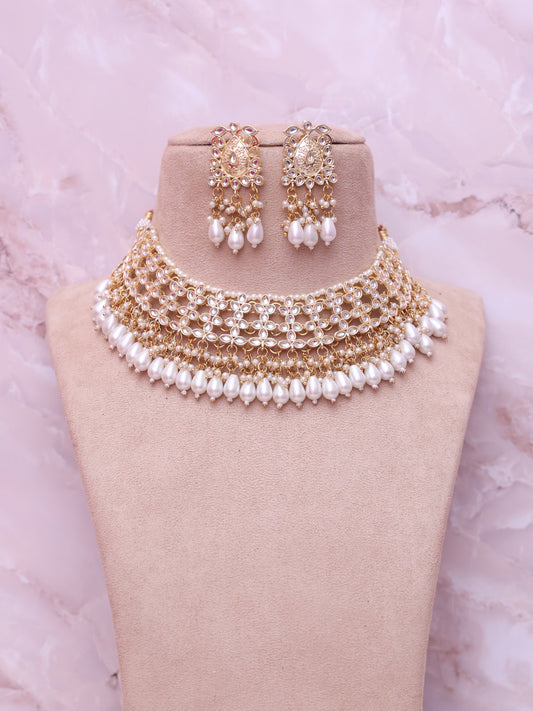 White Ucharta Necklace Set