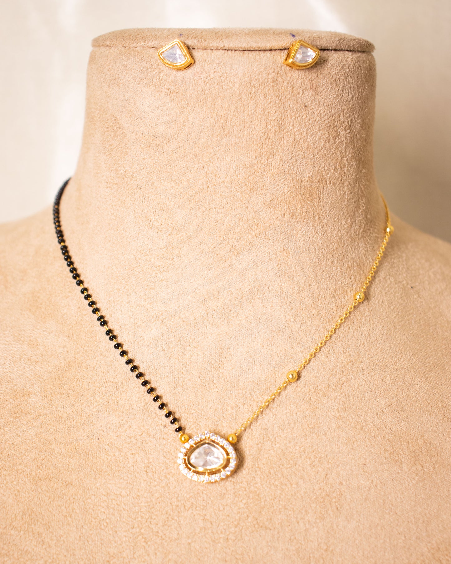 Kavya Pendant Mangalsutra Set