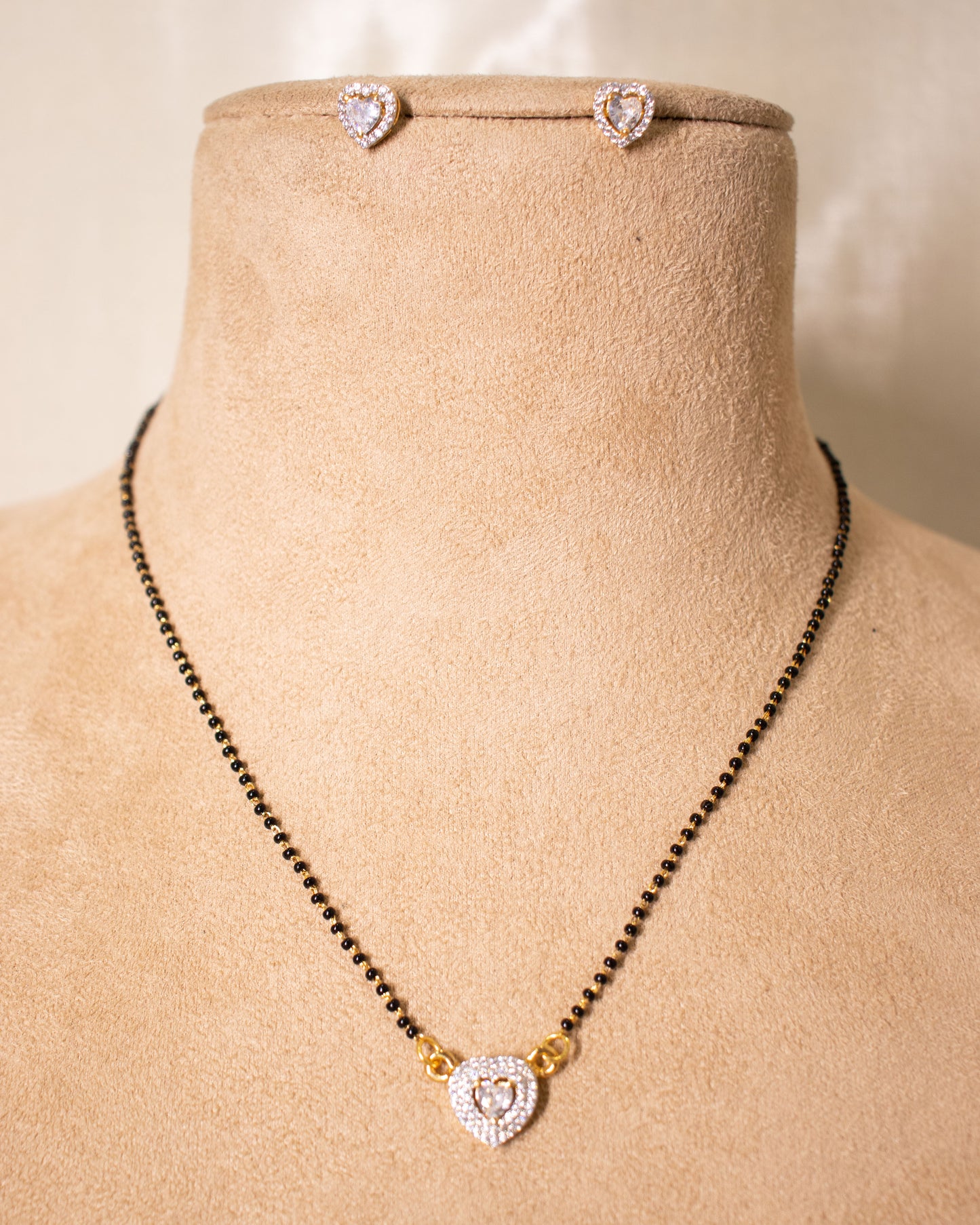 Shanti Pendant Mangalsutra Set