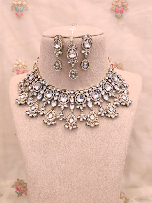 White Maanavi Necklace Set