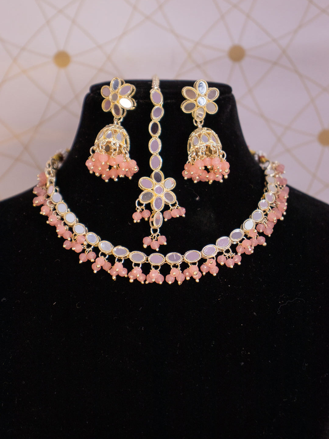 Peach Nimrat Minimal Necklace Set