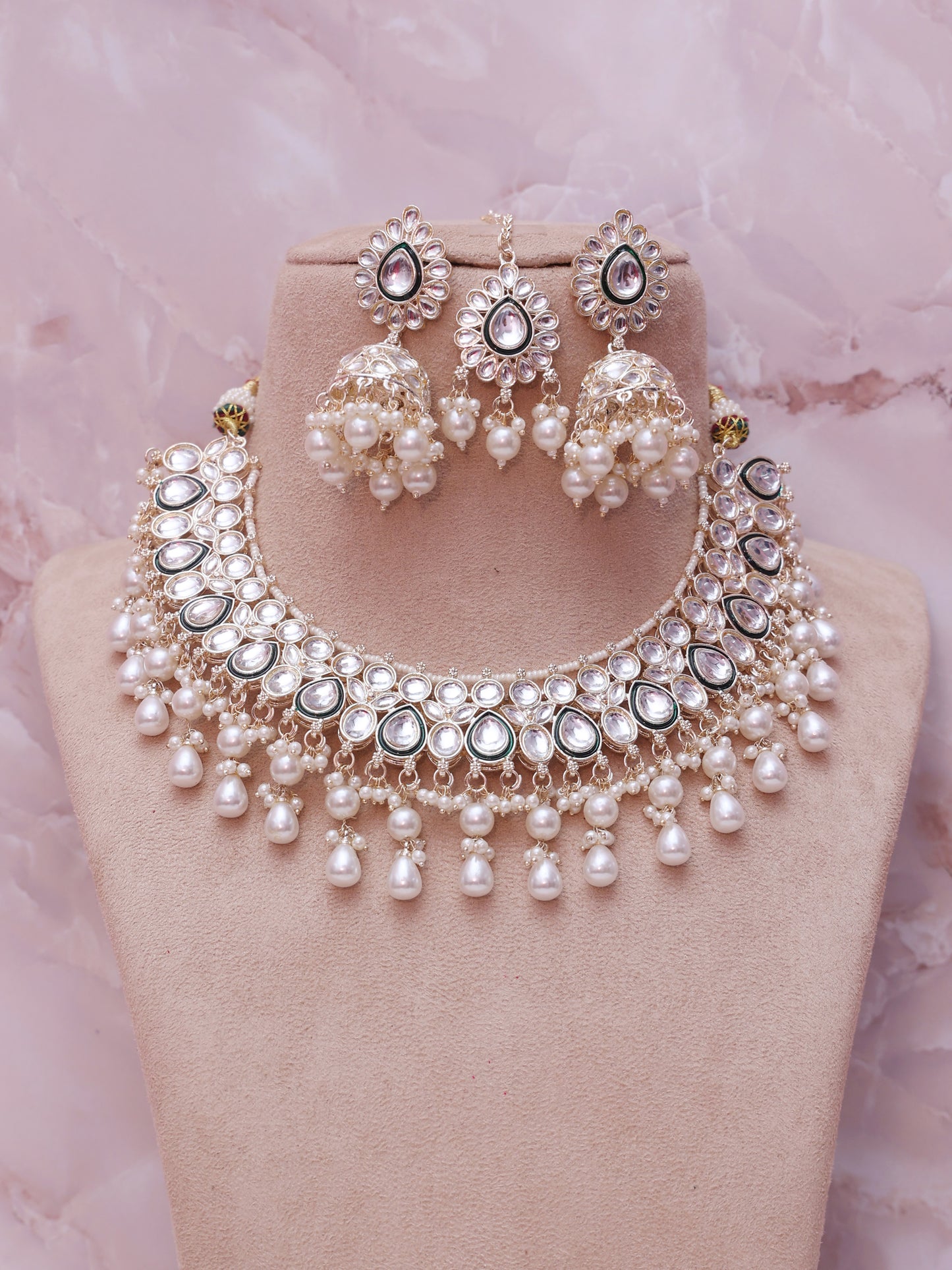 White Babhri Necklace Set