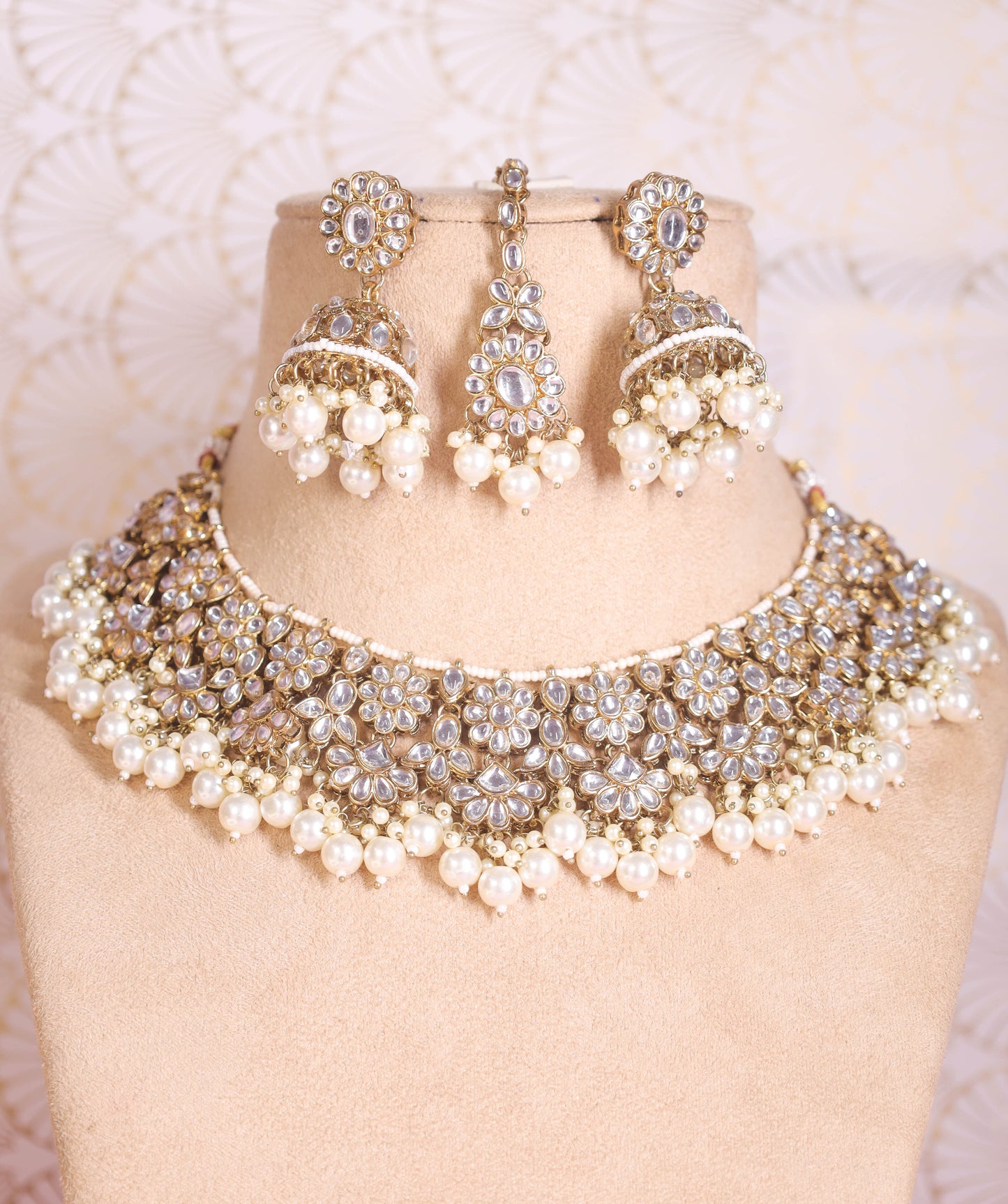 White Meet Necklace Set