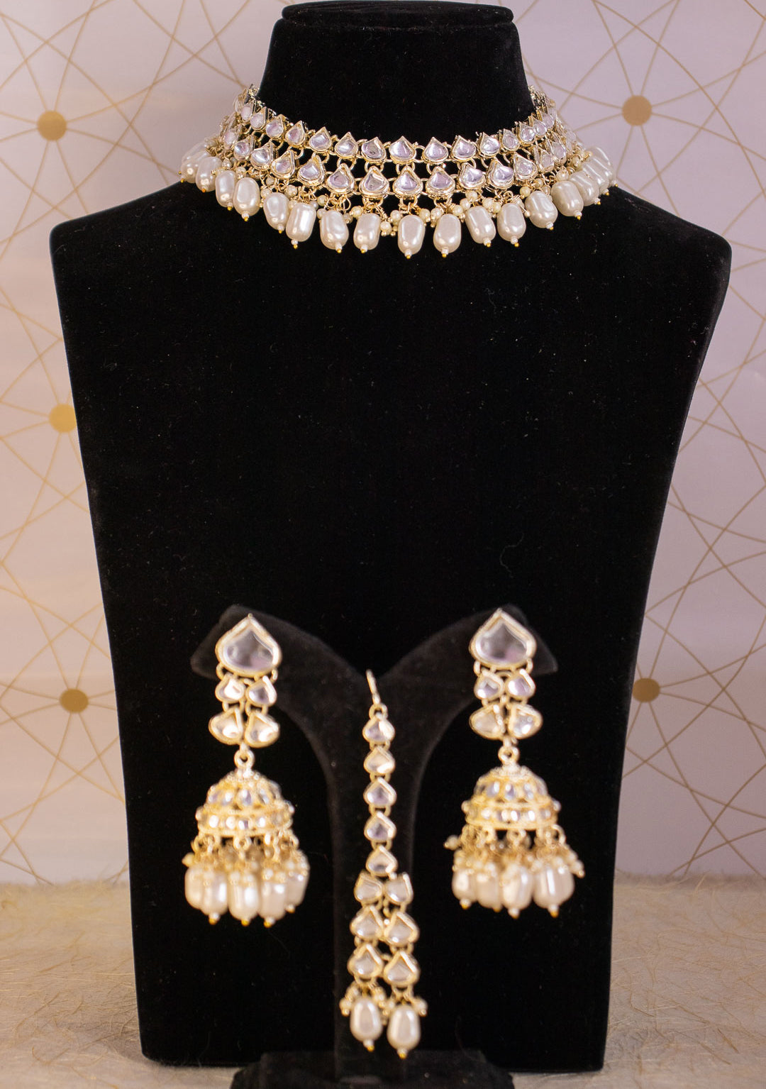 White Vrushti Necklace Set