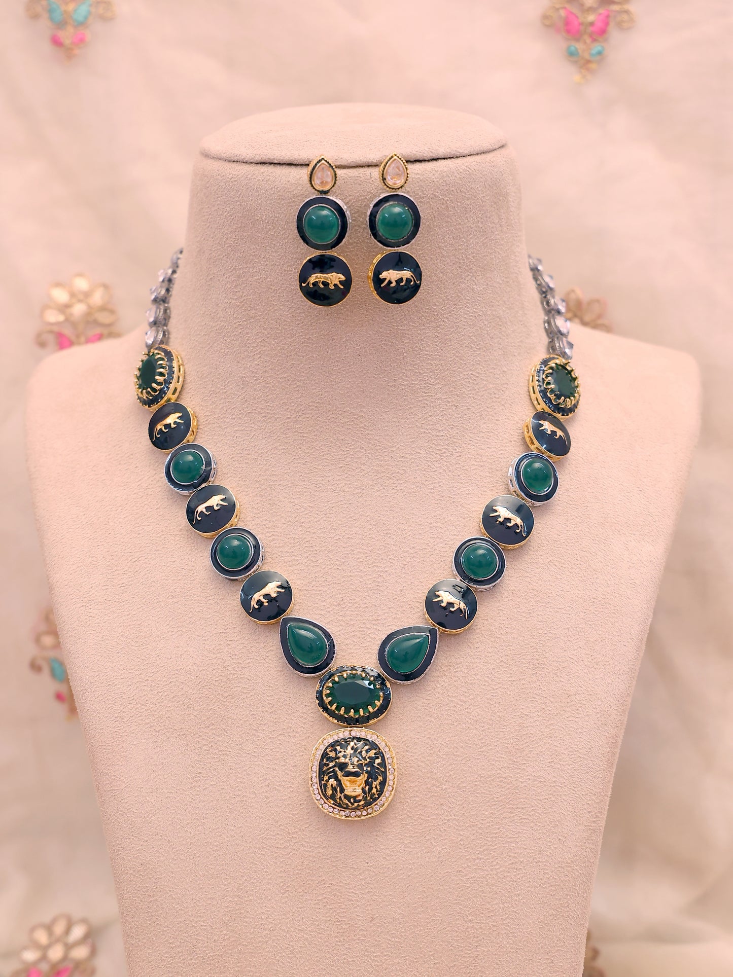 Emerald Kaberi Necklace Set