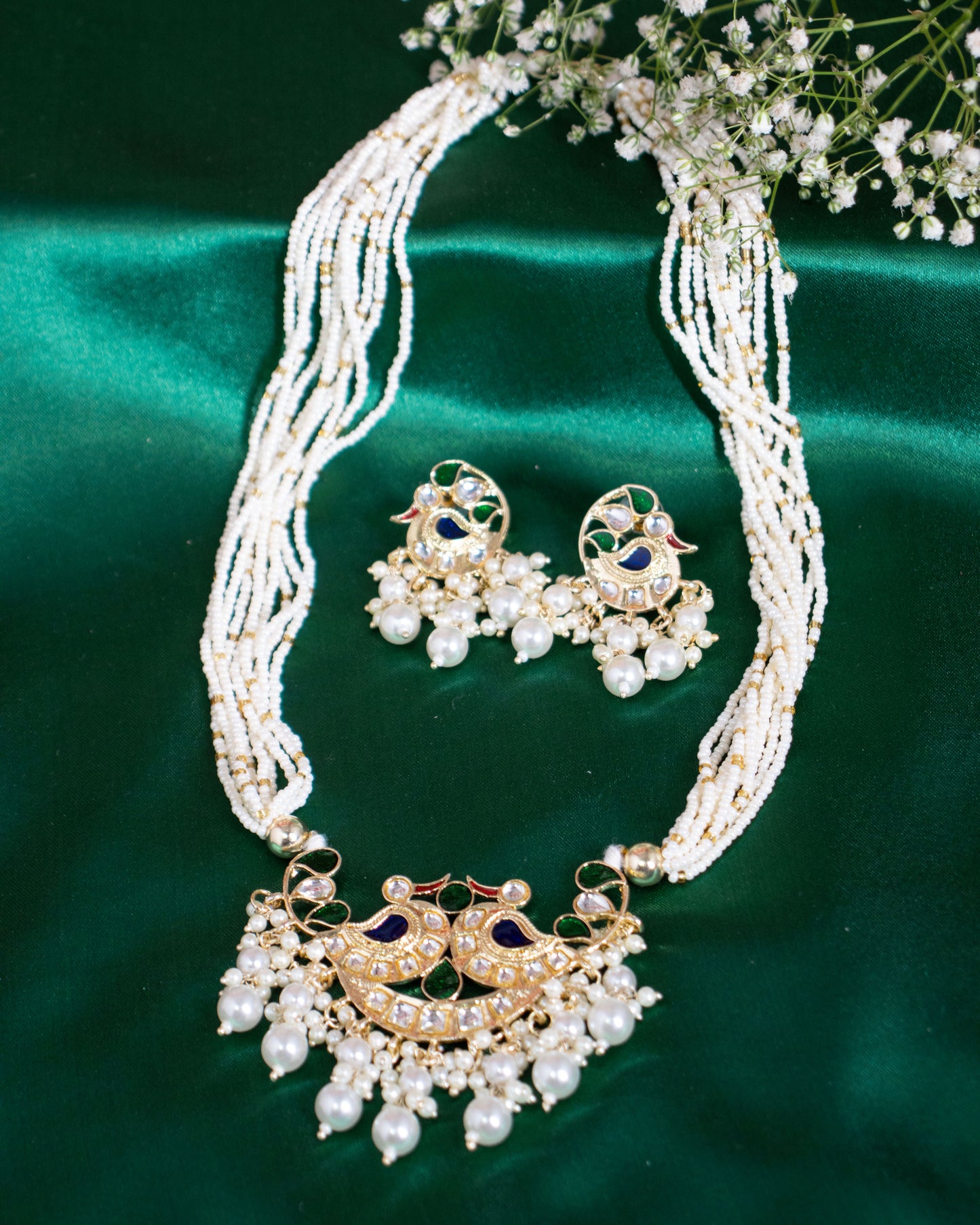 White Pinar Long Necklace Set