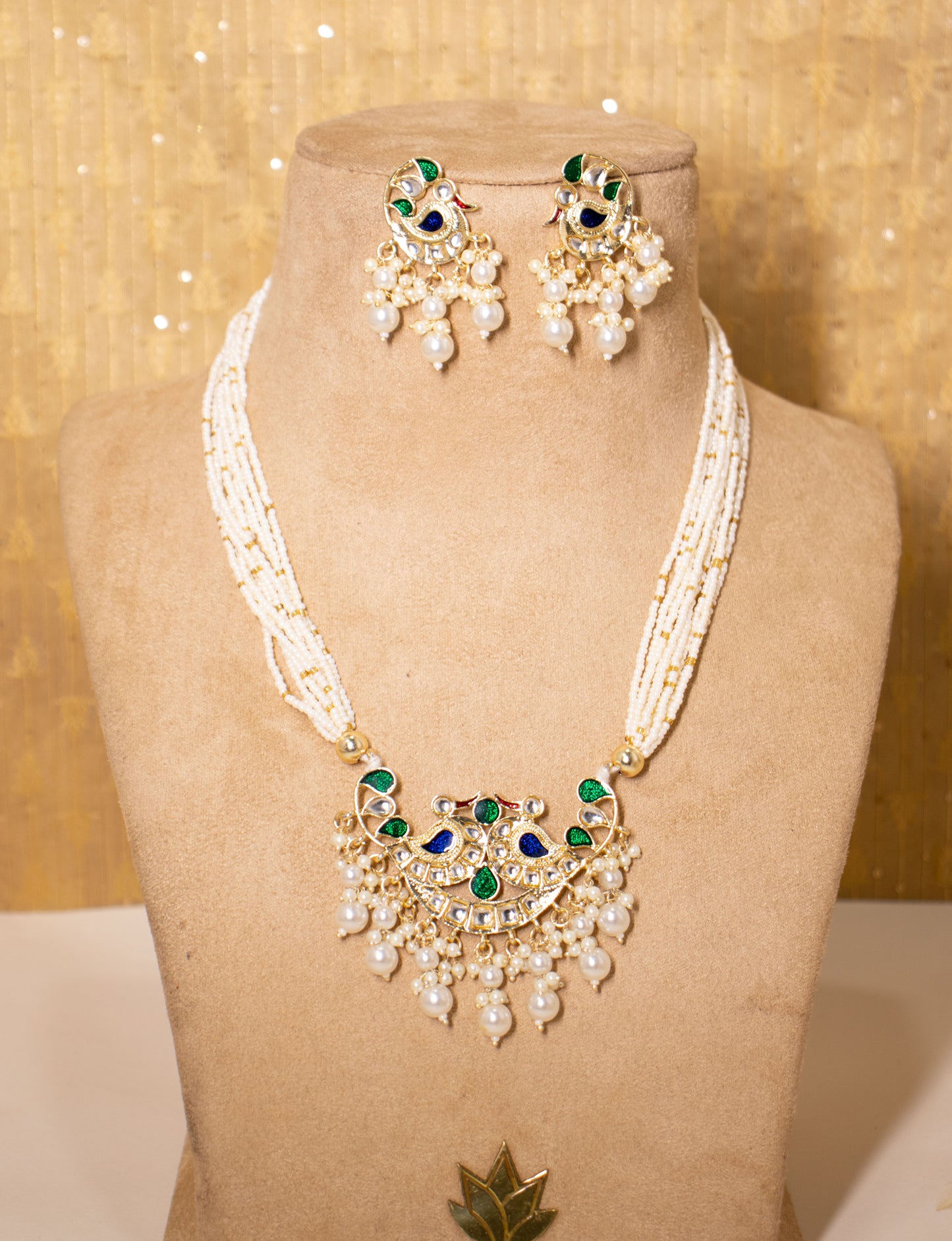 White Pinar Long Necklace Set