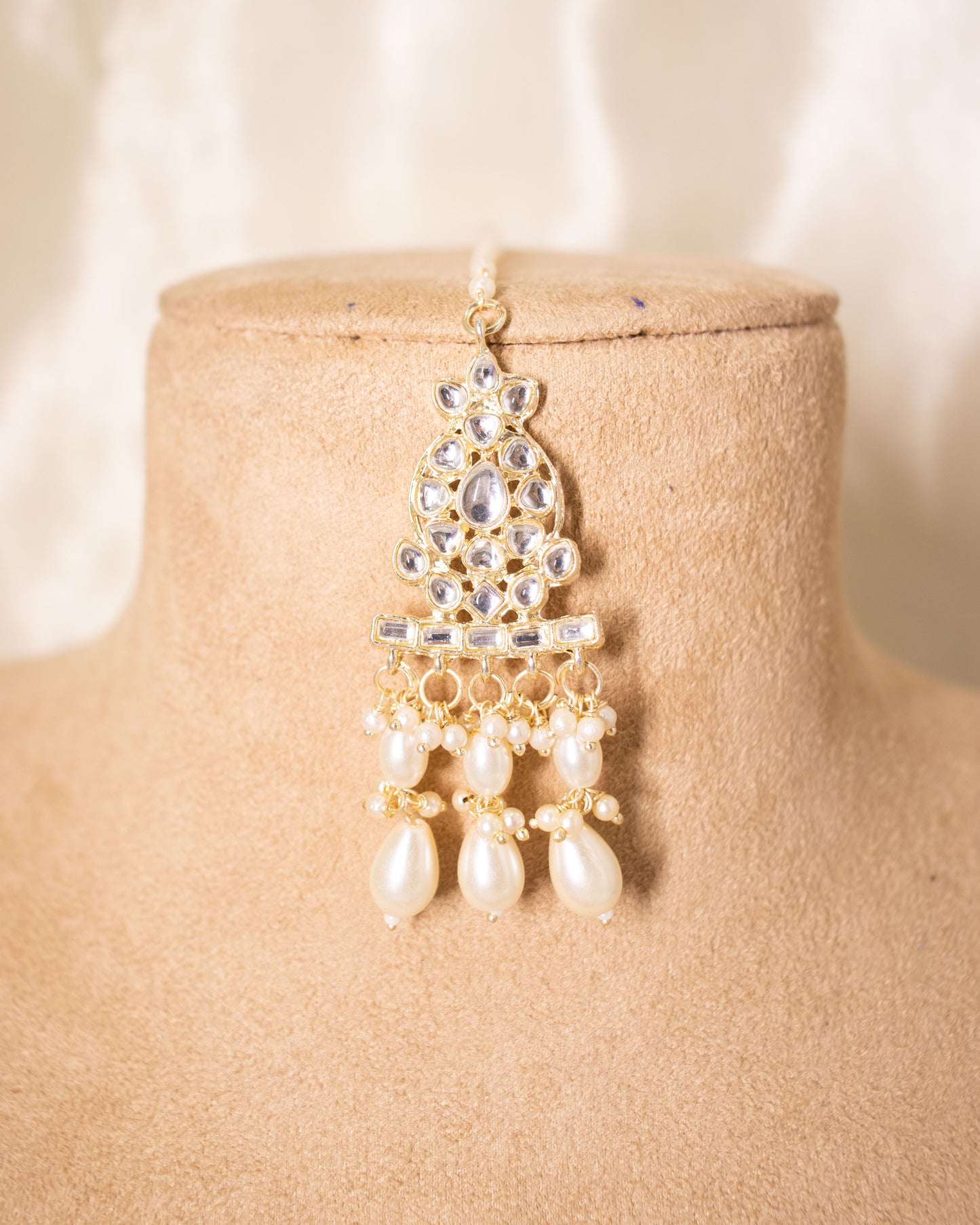 White Soha Jewellery Set