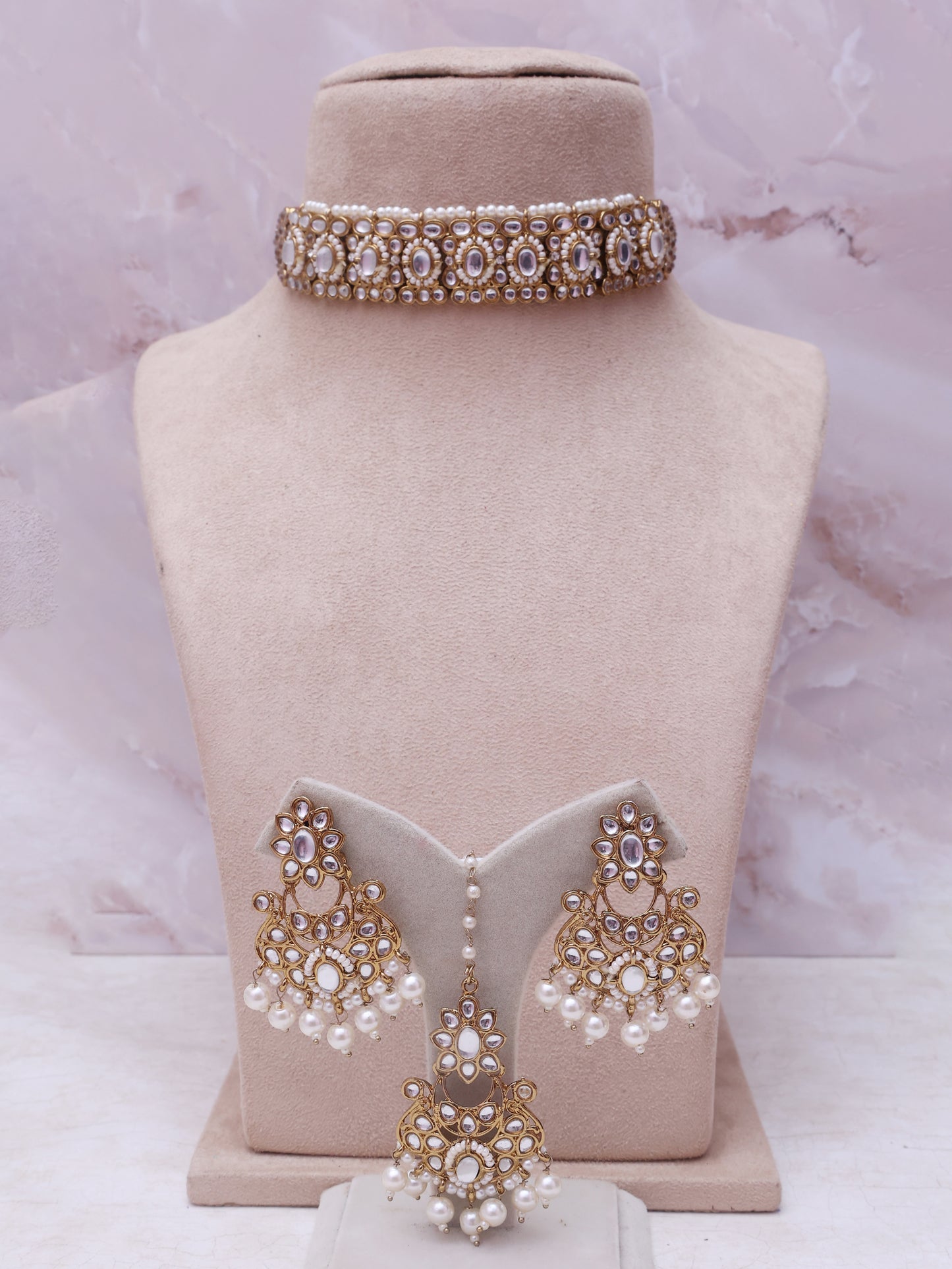 White Bachendri Necklace Set