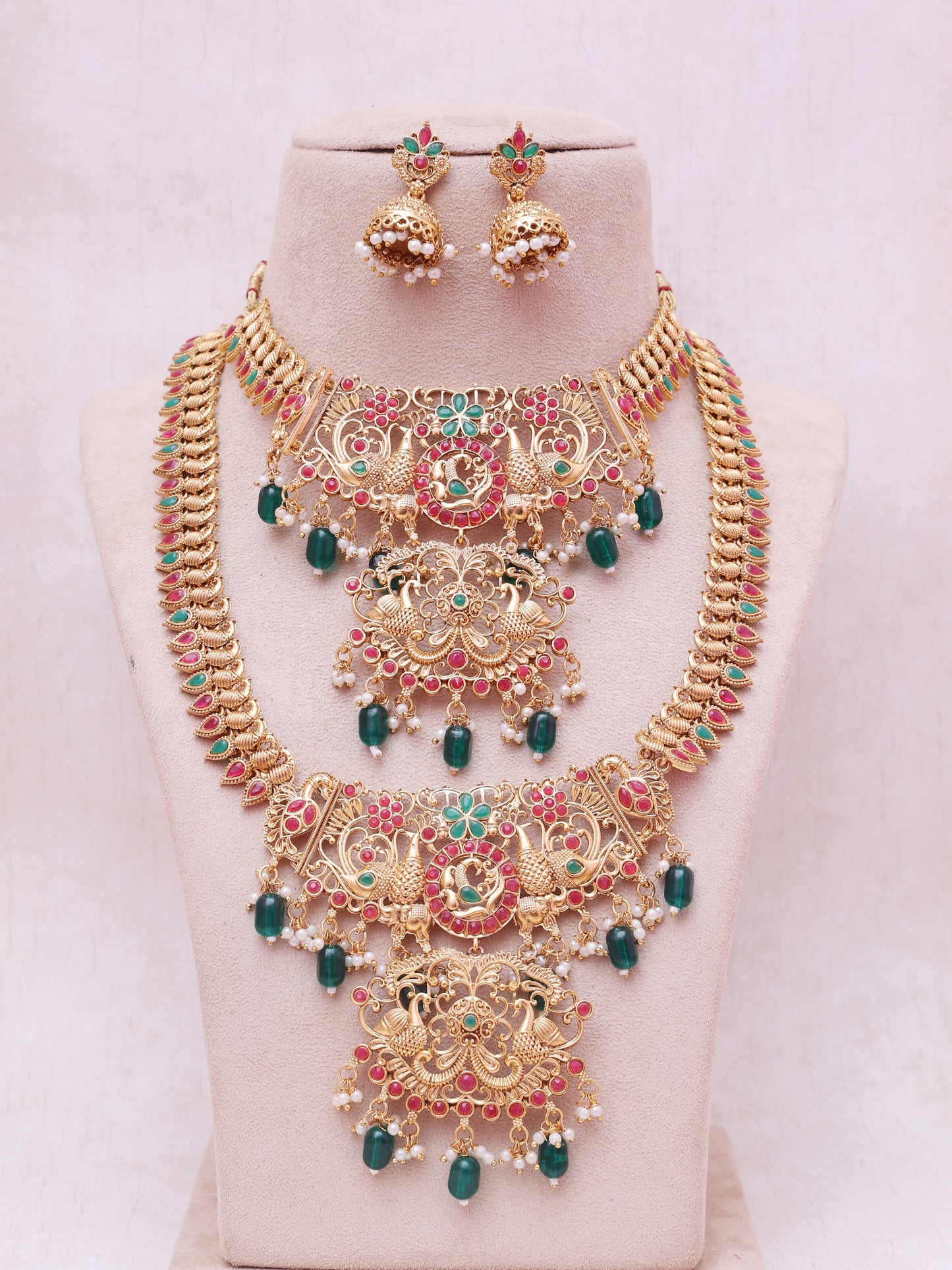 Vacya Temple Necklace Set