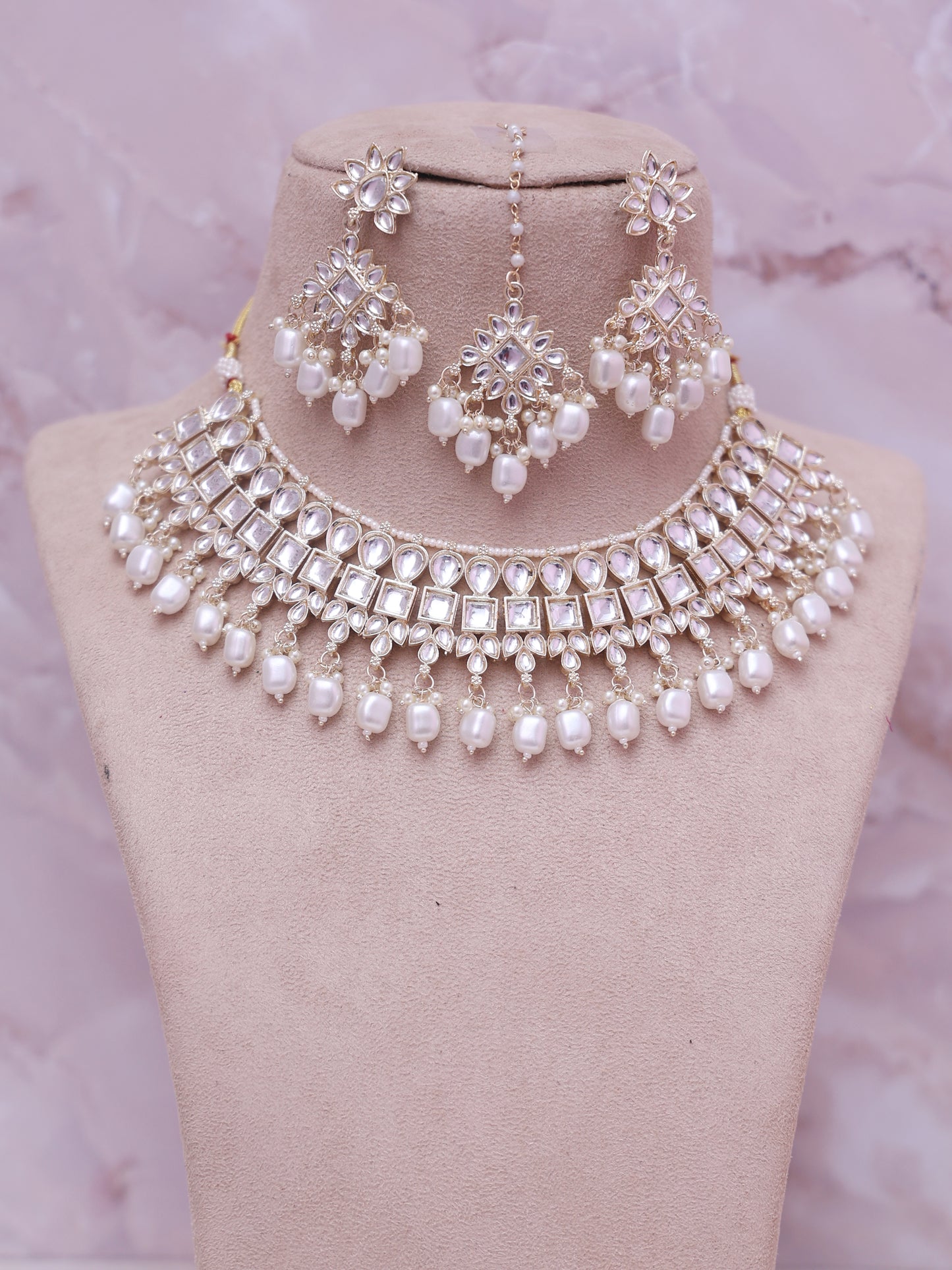 White Xaria Necklace Set