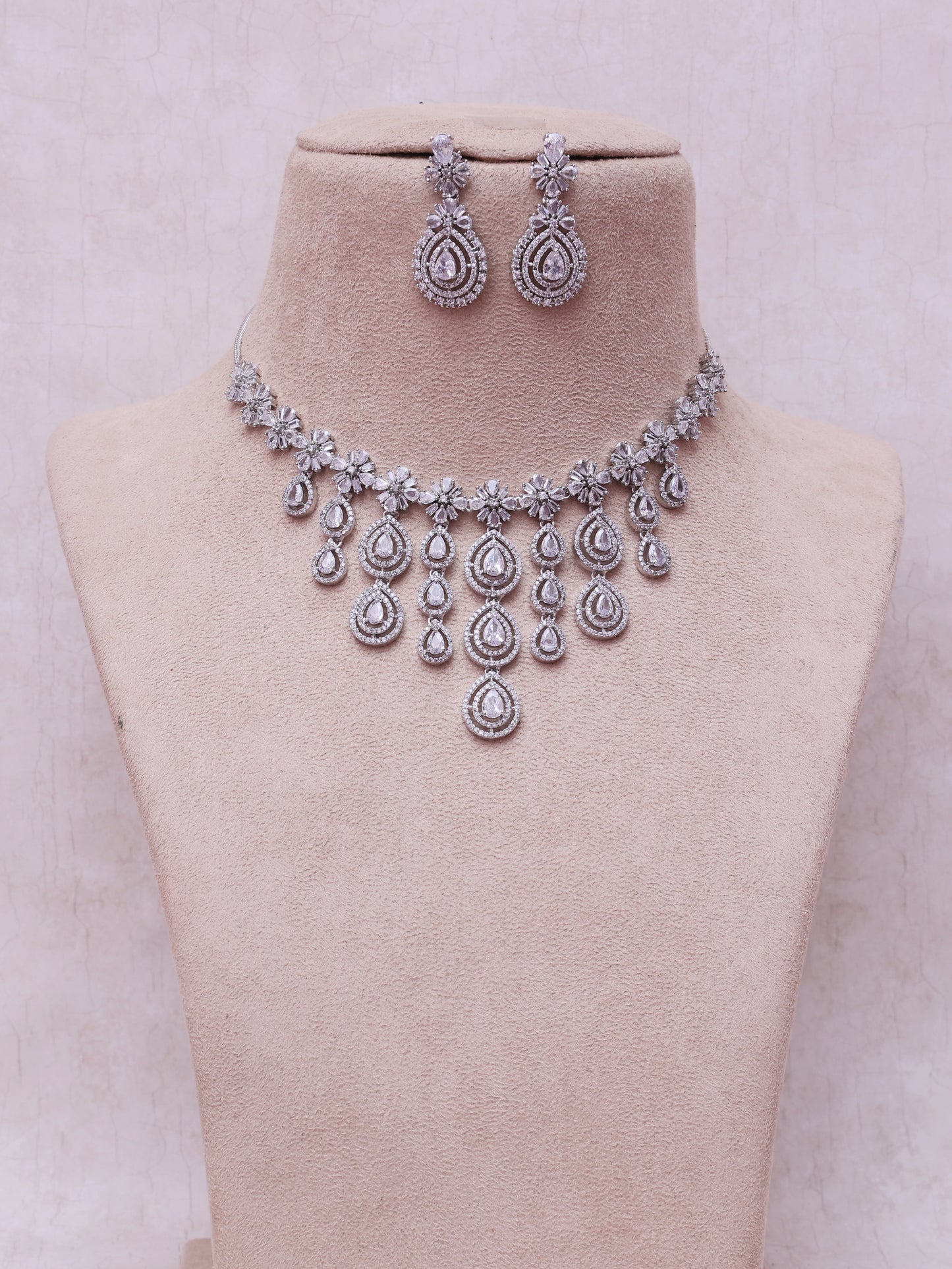 Silver Oishi AD Necklace Set