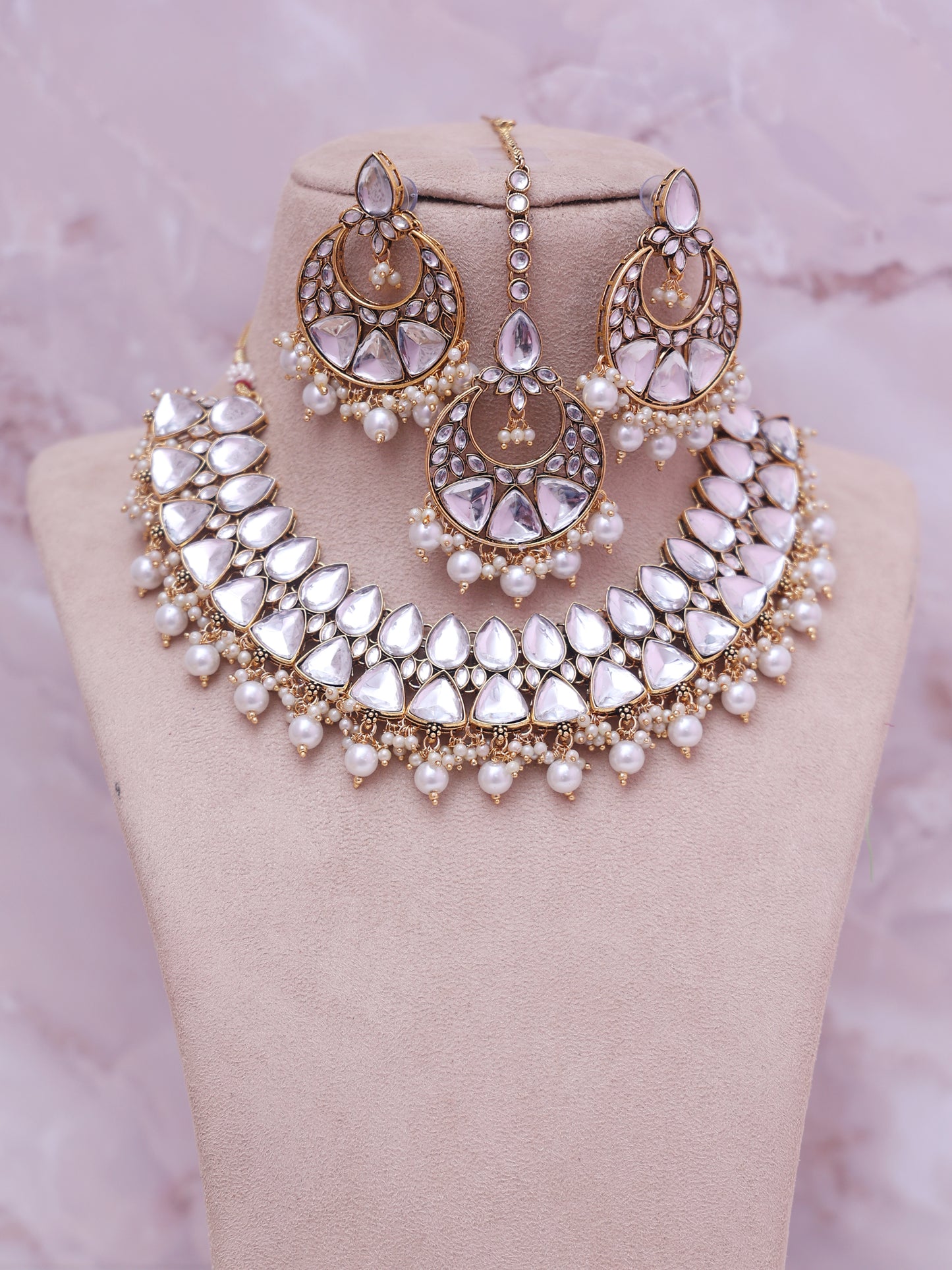 White Ogha Necklace Set